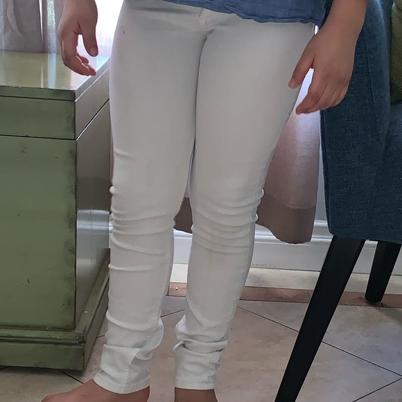 GAP Other - white jeans very cute